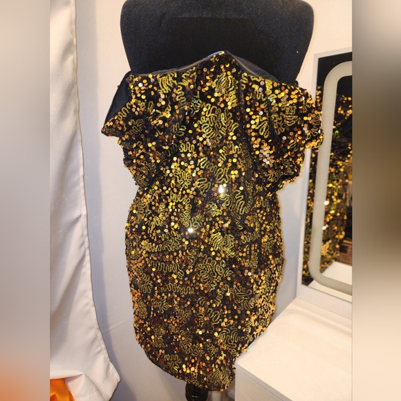 Plus Gold Sequin V Bar Bodycon Dress - Picture 3 of 4